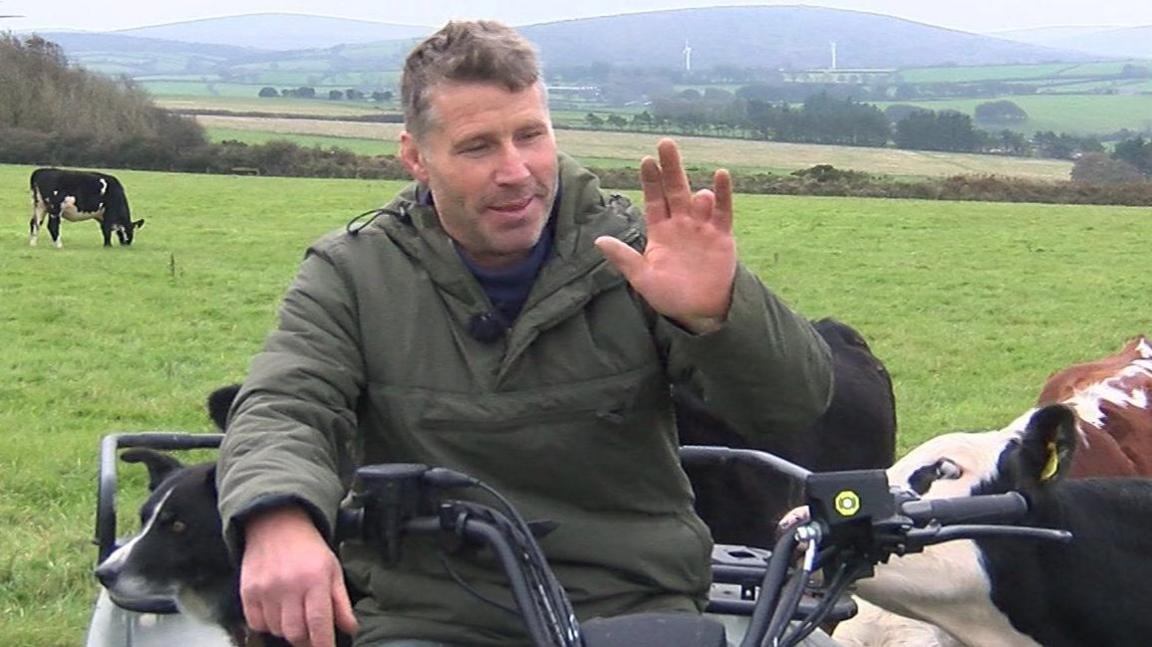 The story behind Exeter's nine-fingered photo tradition