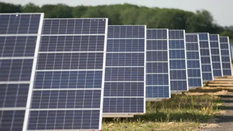 Government approves 'UK's largest' solar farm