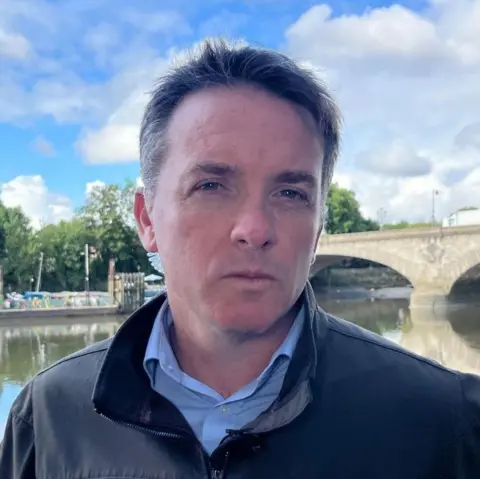 Fossil found on Dorset coast is unique 'sword dragon' species