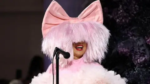 Sia's ex demands $250,000 per month in spousal support